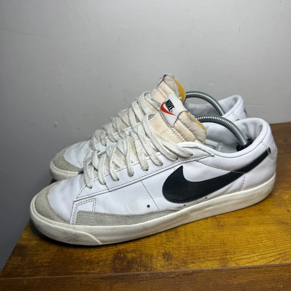 Nike Blazer Low 77 Sneakers Mens Size 10 White Black DA6364-101